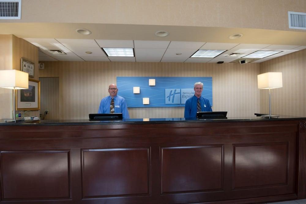 Holiday Inn Express & Suites Asheville Sw - Outlet Ctr Area By Ihg Exterior photo
