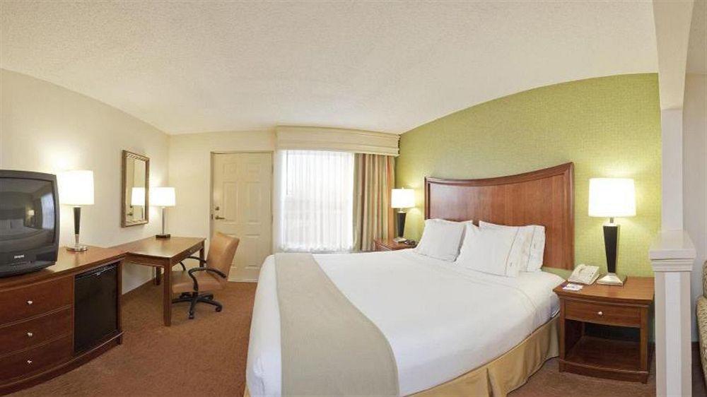 Holiday Inn Express & Suites Asheville Sw - Outlet Ctr Area By Ihg Exterior photo