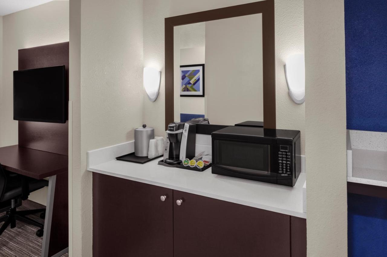 Holiday Inn Express & Suites Asheville Sw - Outlet Ctr Area By Ihg Exterior photo