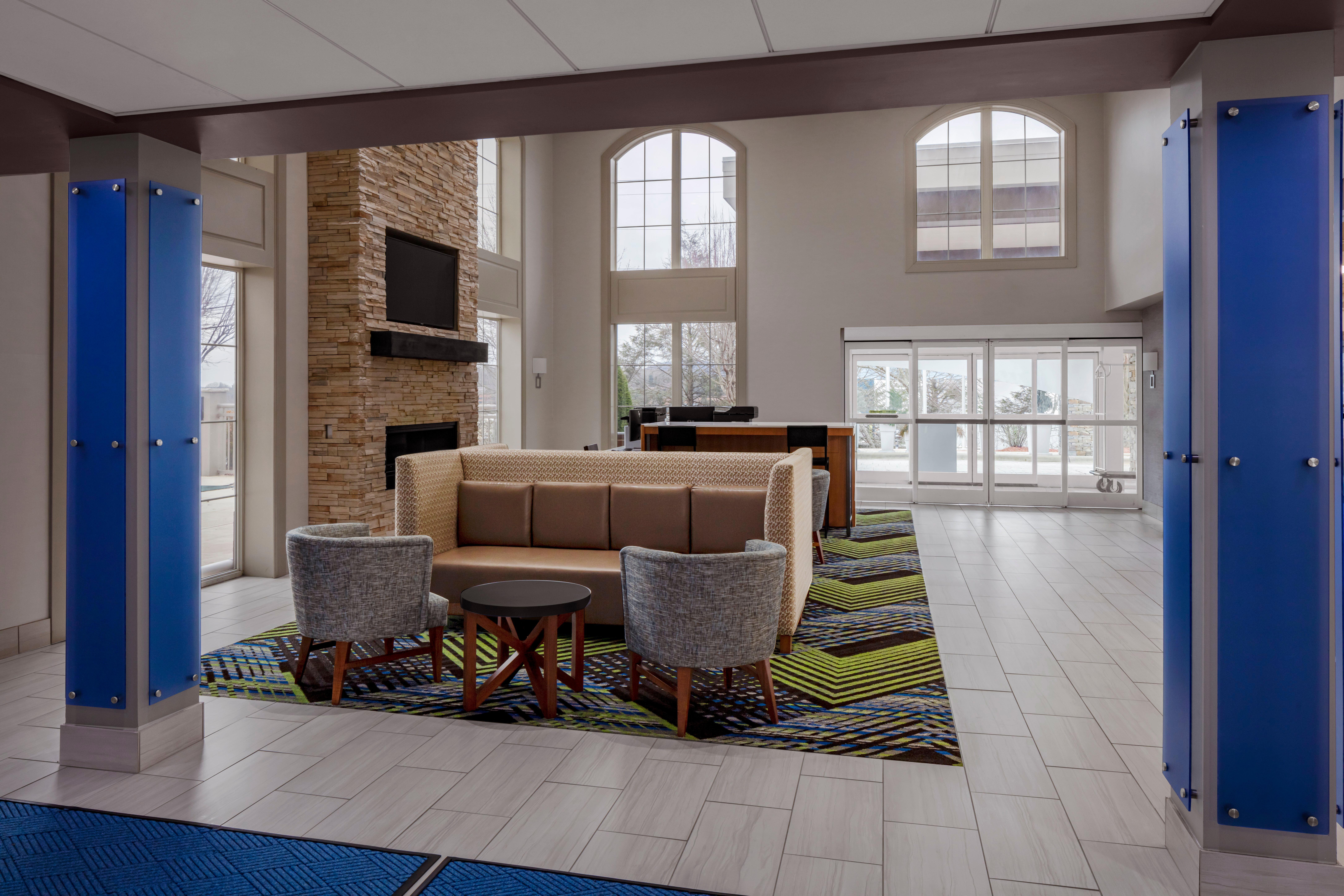 Holiday Inn Express & Suites Asheville Sw - Outlet Ctr Area By Ihg Exterior photo